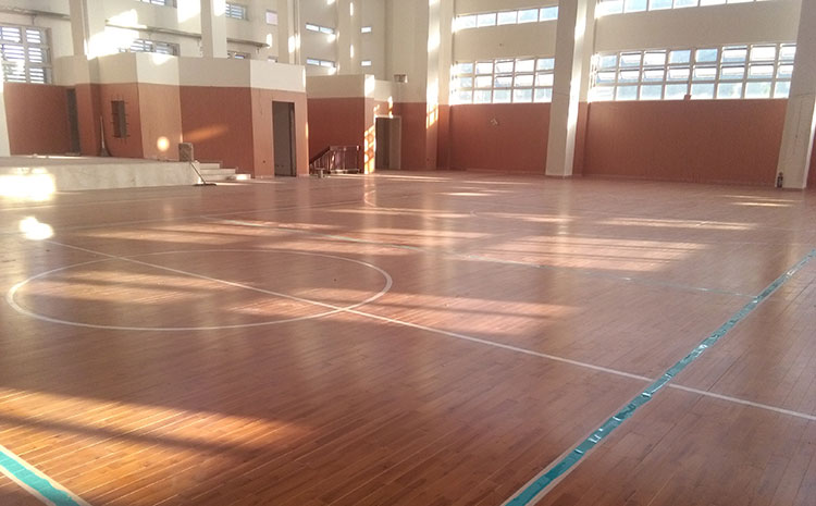 歐氏五角楓風(fēng)雨操場運動地板翻新施工