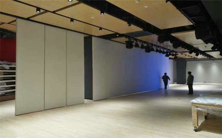 運(yùn)動(dòng)木地板結(jié)構(gòu)系統(tǒng)