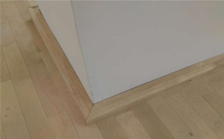 體育運(yùn)動(dòng)木地板如何打磨翻新？