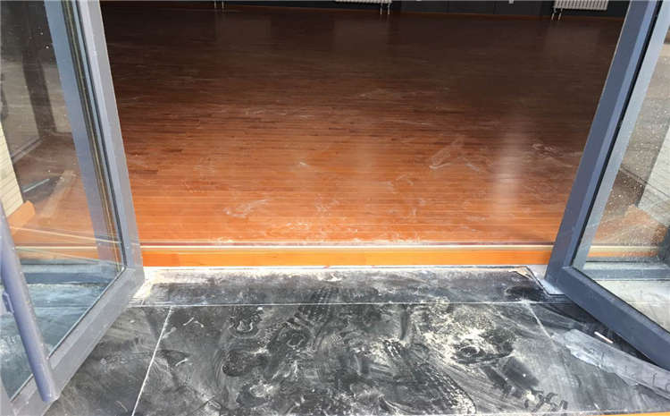 籃球場(chǎng)木地板價(jià)格是多少？