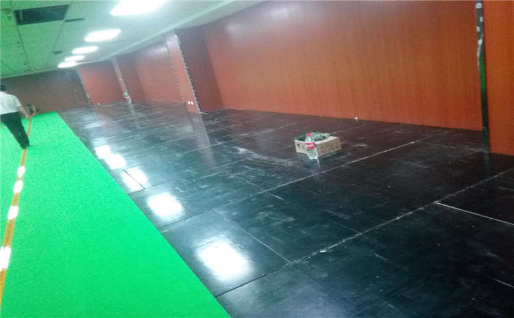 歐氏俄勒岡松風雨操場運動地板哪個牌子好？