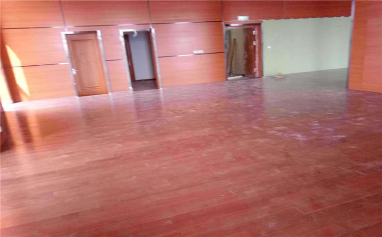 俄勒岡松羽毛球館木地板哪個(gè)品牌好？