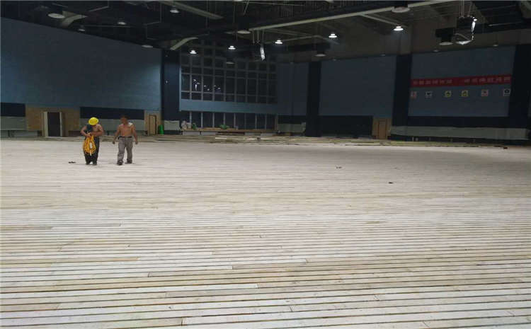 籃球木地板價(jià)格合理嗎？