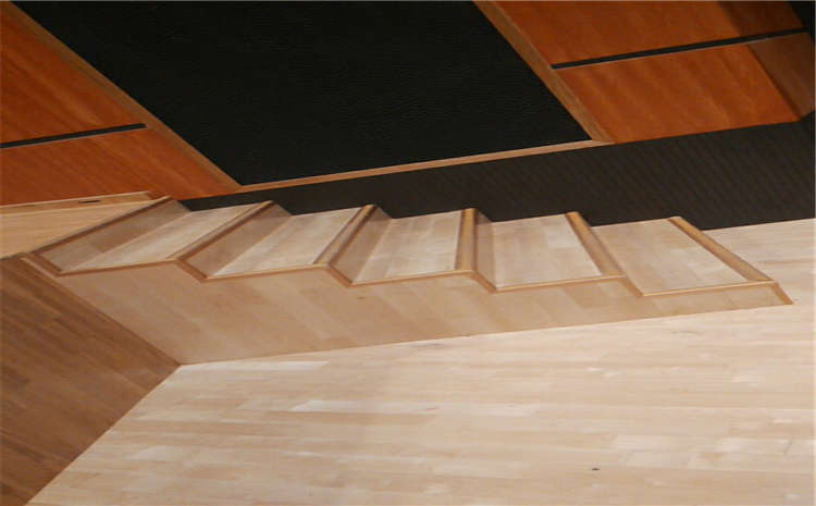 體育木地板如何翻新？