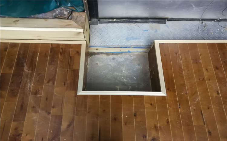 籃球場(chǎng)木地板購買怎么選擇廠家