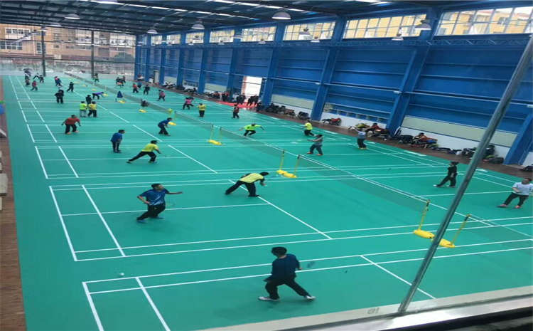 歐氏指接板運動籃球地板造價是的多少？