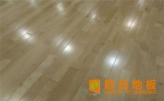 籃球木地板上是否可以使用膠帶？